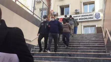 İstanbul'da lüks otomobil sahiplerinin kabusu oldular! Sadece gösterge panelini çalıyorlar İstanbul'da lüks otomobil sahiplerinin kabusu oldular! Sadece gösterge panelini çalıyorlar