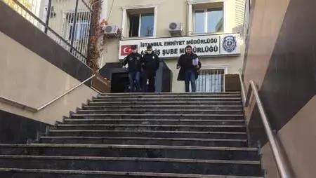 İstanbul'da lüks otomobil sahiplerinin kabusu oldular! Sadece gösterge panelini çalıyorlar İstanbul'da lüks otomobil sahiplerinin kabusu oldular! Sadece gösterge panelini çalıyorlar