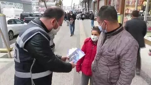 Son dakika haber: Polisler evde uzaktan eğitimlerine devam eden öğrencilere kitap ve oyuncak dağıttı Son dakika haber: Polisler evde uzaktan eğitimlerine devam eden öğrencilere kitap ve oyuncak dağıttı