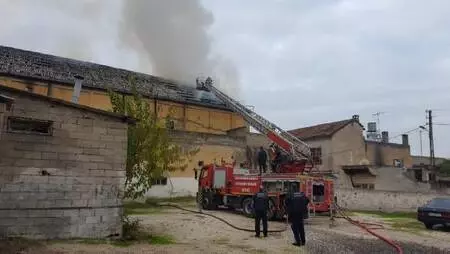 Reyhanlı'nın sembol sinemasında yangın Reyhanlı'nın sembol sinemasında yangın