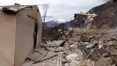 Son dakika... Rize?de köyde 10 evi küle çeviren yangın, bacadan çıkmış Son dakika... Rize?de köyde 10 evi küle çeviren yangın, bacadan çıkmış