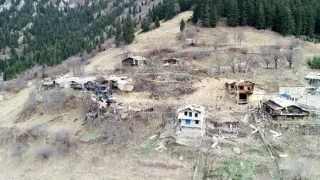 Son dakika... Rize?de köyde 10 evi küle çeviren yangın, bacadan çıkmış Son dakika... Rize?de köyde 10 evi küle çeviren yangın, bacadan çıkmış