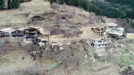 Son dakika... Rize?de köyde 10 evi küle çeviren yangın, bacadan çıkmış Son dakika... Rize?de köyde 10 evi küle çeviren yangın, bacadan çıkmış