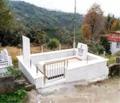 Rize İl Özel İdaresi şehit mezarlarını onarıyor Rize İl Özel İdaresi şehit mezarlarını onarıyor