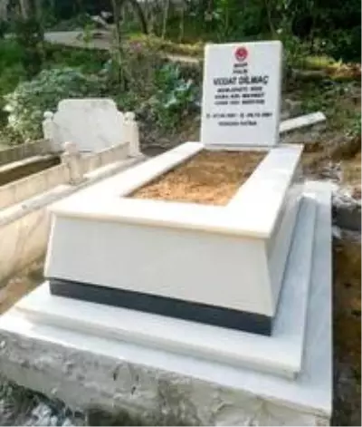 Rize İl Özel İdaresi şehit mezarlarını onarıyor Rize İl Özel İdaresi şehit mezarlarını onarıyor