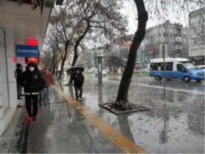 Sakarya güne yağmurla başladı Sakarya güne yağmurla başladı