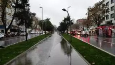 Sakarya güne yağmurla başladı Sakarya güne yağmurla başladı