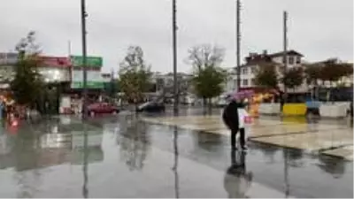 Sakarya güne yağmurla başladı Sakarya güne yağmurla başladı