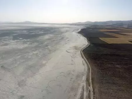 Son dakika haber... Seyfe Gölü kurudu, göç yolundaki kuşlar mola vermedi Son dakika haber... Seyfe Gölü kurudu, göç yolundaki kuşlar mola vermedi