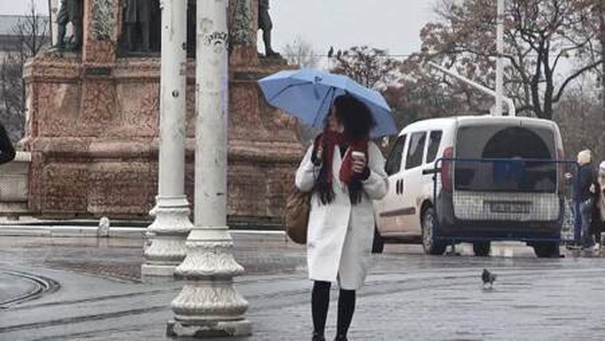 Taksim'de yağmur