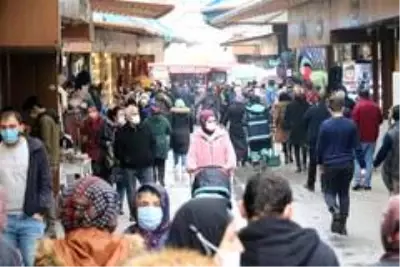 Vakaların düştüğü Gaziantep'te çarşıdaki görüntü korkuttu Vakaların düştüğü Gaziantep'te çarşıdaki görüntü korkuttu