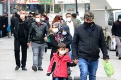 Vakaların düştüğü Gaziantep'te çarşıdaki görüntü korkuttu Vakaların düştüğü Gaziantep'te çarşıdaki görüntü korkuttu