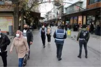Vakaların düştüğü Gaziantep'te çarşıdaki görüntü korkuttu Vakaların düştüğü Gaziantep'te çarşıdaki görüntü korkuttu