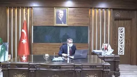 Vali Ekinci, AA'nın 'Yılın Fotoğrafları' oylamasına katıldı Vali Ekinci, AA'nın 'Yılın Fotoğrafları' oylamasına katıldı