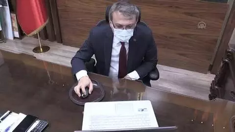 Vali Ekinci, AA'nın 'Yılın Fotoğrafları' oylamasına katıldı Vali Ekinci, AA'nın 'Yılın Fotoğrafları' oylamasına katıldı