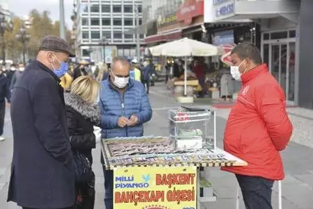 Ankara'da Milli Piyango'nun yılbaşı biletlerine yoğun talep Ankara'da Milli Piyango'nun yılbaşı biletlerine yoğun talep