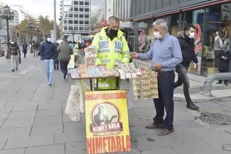 Ankara'da Milli Piyango'nun yılbaşı biletlerine yoğun talep Ankara'da Milli Piyango'nun yılbaşı biletlerine yoğun talep
