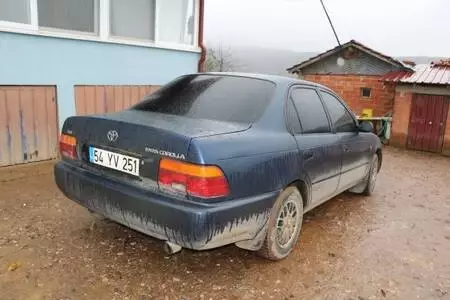 Bahçesindeki otomobili tiner dökülüp ateşe verildi Bahçesindeki otomobili tiner dökülüp ateşe verildi