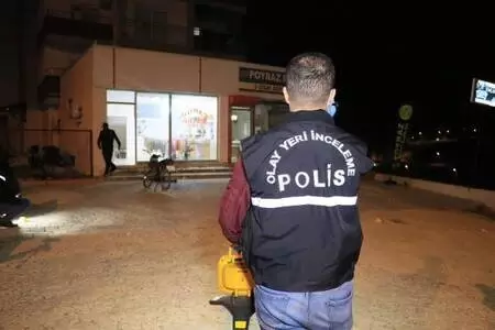 Son dakika haberleri... Berber dükkanında silahlı kavga: 1 yaralı Son dakika haberleri... Berber dükkanında silahlı kavga: 1 yaralı