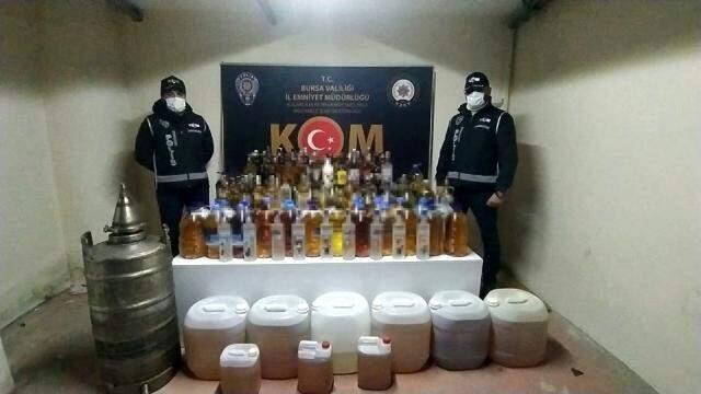 Bursa'da 3 kişinin öldüğü sahte içki faciasının ardından dev operasyon: Yarım ton sahte içki ele geçirildi Bursa'da 3 kişinin öldüğü sahte içki faciasının ardından dev operasyon: Yarım ton sahte içki ele geçirildi