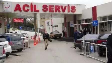 Bursa'da sahte içkiden ölenlerin sayısı 3'e çıktı; 11 kişinin tedavisi sürüyor Bursa'da sahte içkiden ölenlerin sayısı 3'e çıktı; 11 kişinin tedavisi sürüyor