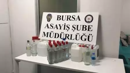 Bursa'da sahte içkiden ölenlerin sayısı 3'e çıktı; 11 kişinin tedavisi sürüyor Bursa'da sahte içkiden ölenlerin sayısı 3'e çıktı; 11 kişinin tedavisi sürüyor