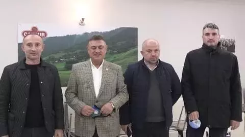 Çaykur Rizespor Kulübü Başkanı Kartal: 'Trabzon ve Rize'nin çekişmesini iki kardeş gibi görüyorum' Çaykur Rizespor Kulübü Başkanı Kartal: 'Trabzon ve Rize'nin çekişmesini iki kardeş gibi görüyorum'