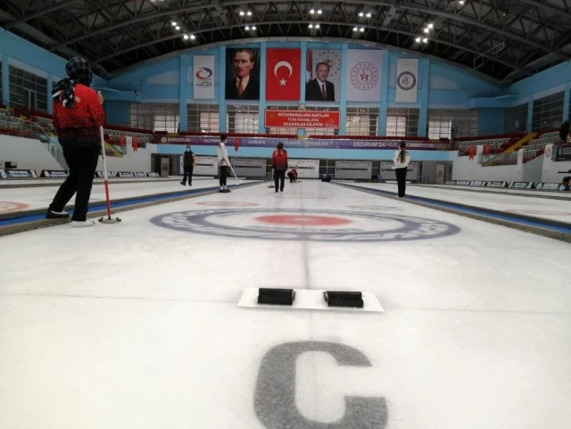 Curling 2. Lig müsabakaları Erzurum'da devam ediyor