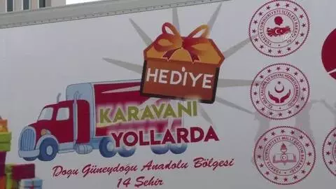 Doğu ve Güneydoğu'daki çocuklar için hazırlanan 'Hediye Karavanı' yola çıktı Doğu ve Güneydoğu'daki çocuklar için hazırlanan 'Hediye Karavanı' yola çıktı