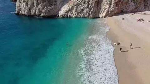 Dünyaca ünlü Kaputaş Plajı'nda deniz, kum ve güneş keyfi Dünyaca ünlü Kaputaş Plajı'nda deniz, kum ve güneş keyfi