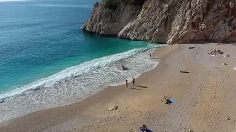 Dünyaca ünlü Kaputaş Plajı'nda deniz, kum ve güneş keyfi Dünyaca ünlü Kaputaş Plajı'nda deniz, kum ve güneş keyfi