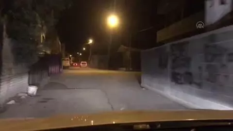 Eve ateş edip bir kişiyi yaralayan şüpheliler kovalamacayla yakalandı Eve ateş edip bir kişiyi yaralayan şüpheliler kovalamacayla yakalandı