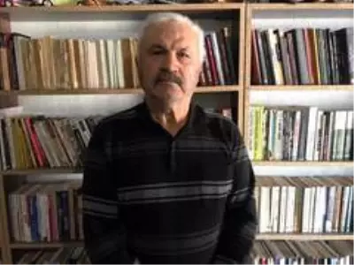 Evinin odasını 7 bin kitaplı kütüphaneye çevirdi Evinin odasını 7 bin kitaplı kütüphaneye çevirdi