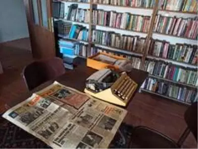 Evinin odasını 7 bin kitaplı kütüphaneye çevirdi Evinin odasını 7 bin kitaplı kütüphaneye çevirdi