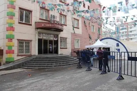 Evlat nöbetindeki baba: HDP'nin iç yüzünü artık herkes görsün Evlat nöbetindeki baba: HDP'nin iç yüzünü artık herkes görsün