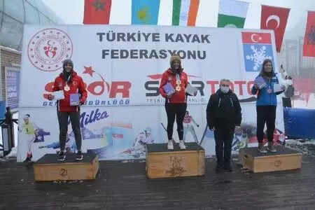 FIS Alp Disiplini Anadolu Kupası'nda 1 altın 1 gümüş madalya FIS Alp Disiplini Anadolu Kupası'nda 1 altın 1 gümüş madalya