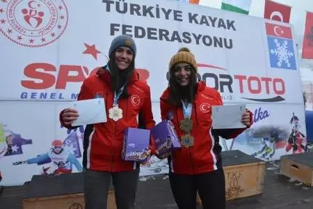 FIS Alp Disiplini Anadolu Kupası'nda 1 altın 1 gümüş madalya FIS Alp Disiplini Anadolu Kupası'nda 1 altın 1 gümüş madalya