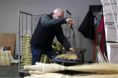 Teknoloji gelişti, ot süpürgeciliği azaldı Teknoloji gelişti, ot süpürgeciliği azaldı