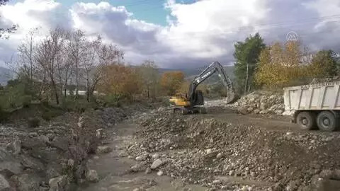 Kaş'ta hasar tespit çalışmaları sürdürülüyor Kaş'ta hasar tespit çalışmaları sürdürülüyor