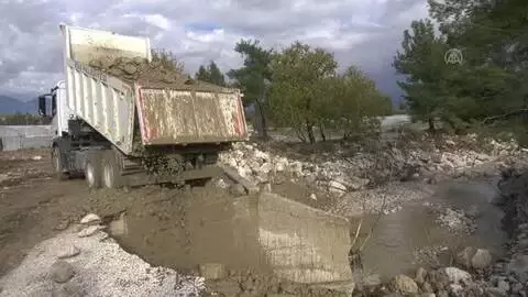 Kaş'ta hasar tespit çalışmaları sürdürülüyor Kaş'ta hasar tespit çalışmaları sürdürülüyor