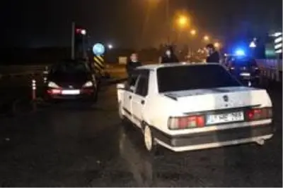 - Kocaeli'de iki otomobil çarpıştı: 1'i ağır 3 yaralı - Kocaeli'de iki otomobil çarpıştı: 1'i ağır 3 yaralı