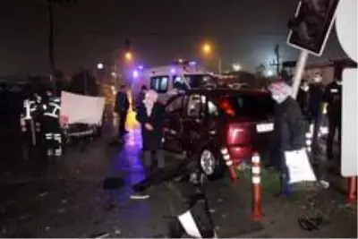 - Kocaeli'de iki otomobil çarpıştı: 1'i ağır 3 yaralı - Kocaeli'de iki otomobil çarpıştı: 1'i ağır 3 yaralı