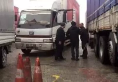 Son Dakika | Limanda şoförlerin 'kim önce geldi' kavgası kamerada Son Dakika | Limanda şoförlerin 'kim önce geldi' kavgası kamerada