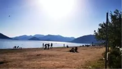 Marmarisliler güneşli havanın tadını çıkardı Marmarisliler güneşli havanın tadını çıkardı