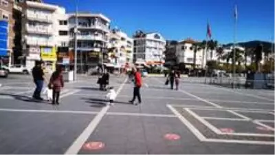 Marmarisliler güneşli havanın tadını çıkardı Marmarisliler güneşli havanın tadını çıkardı