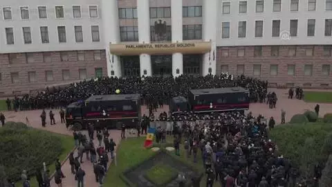Son dakika haberleri: Moldova'da hükümetin istifasını isteyen çiftçiler traktörleriyle meclis önünde eylem yaptı Son dakika haberleri: Moldova'da hükümetin istifasını isteyen çiftçiler traktörleriyle meclis önünde eylem yaptı