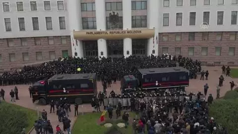 Son dakika haberleri: Moldova'da hükümetin istifasını isteyen çiftçiler traktörleriyle meclis önünde eylem yaptı Son dakika haberleri: Moldova'da hükümetin istifasını isteyen çiftçiler traktörleriyle meclis önünde eylem yaptı