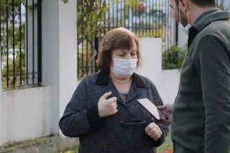 Motosikletli kapkaççılar, yürüyüşe çıkan kadının çantasını çaldı Motosikletli kapkaççılar, yürüyüşe çıkan kadının çantasını çaldı