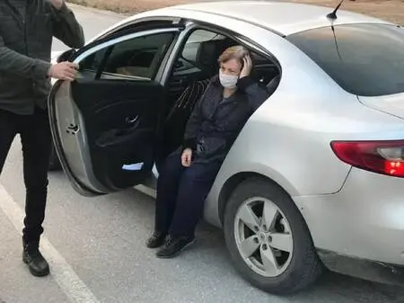 Motosikletli kapkaççılar, yürüyüşe çıkan kadının çantasını çaldı Motosikletli kapkaççılar, yürüyüşe çıkan kadının çantasını çaldı
