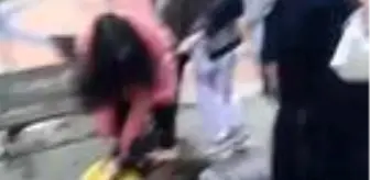 Yavuzselim Mahallesi: Ne maske ne mesafe...Kızlar saç saça baş başa böyle birbirine girdi Yavuzselim Mahallesi: Ne maske ne mesafe...Kızlar saç saça baş başa böyle birbirine girdi